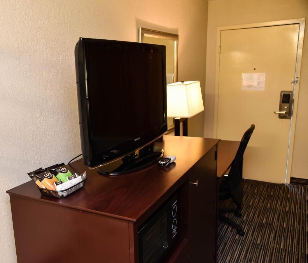 Baymont By Wyndham Columbus Ga Hotel Екстериор снимка