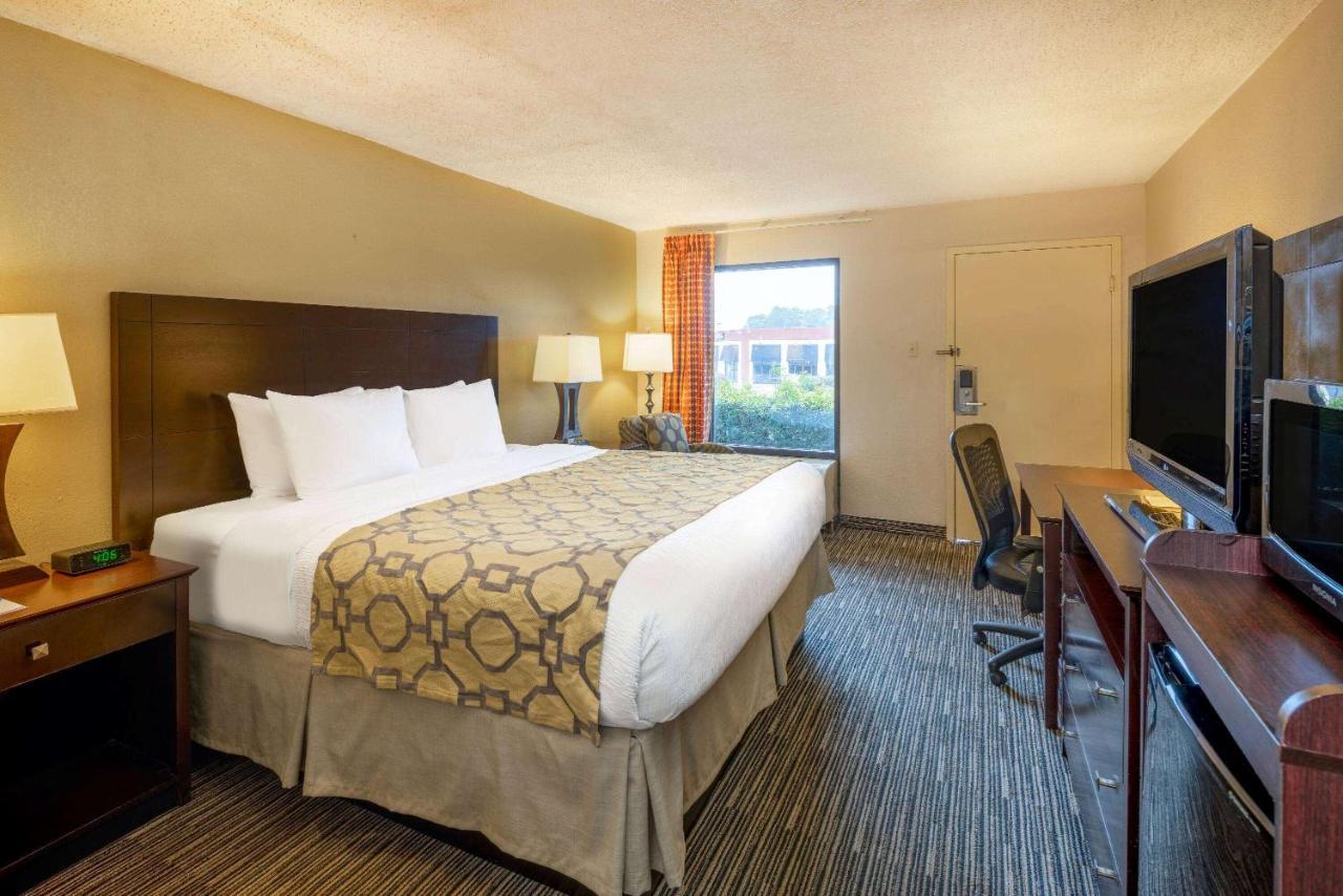 Baymont By Wyndham Columbus Ga Hotel Екстериор снимка