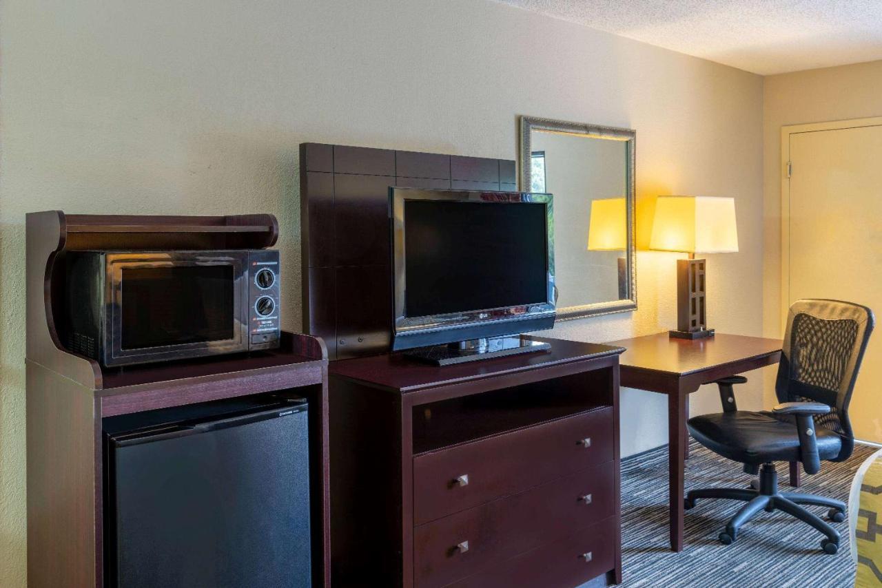 Baymont By Wyndham Columbus Ga Hotel Екстериор снимка